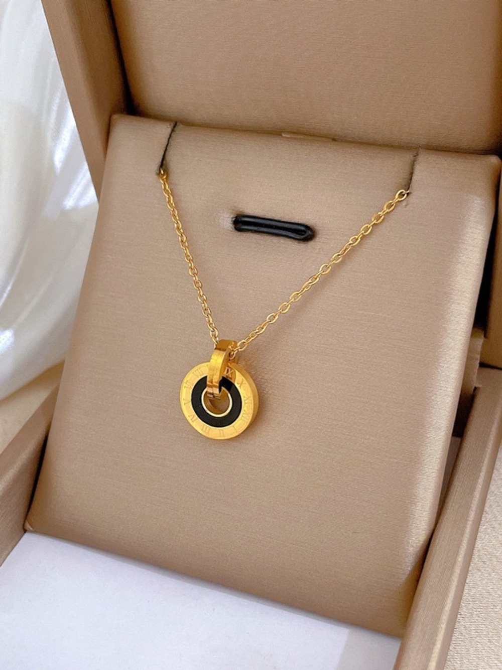 Elegant Gold and Black Circle Pendant Necklace - Women Jewelry